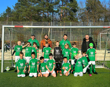 Andreas Christ DVAG spendet Trikotsatz an U9